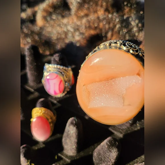 ✨️Pretty in Pink!✨️ Drusy Agate Adjustable Ring with Detail. One available ✨️ - Picture 9 of 15